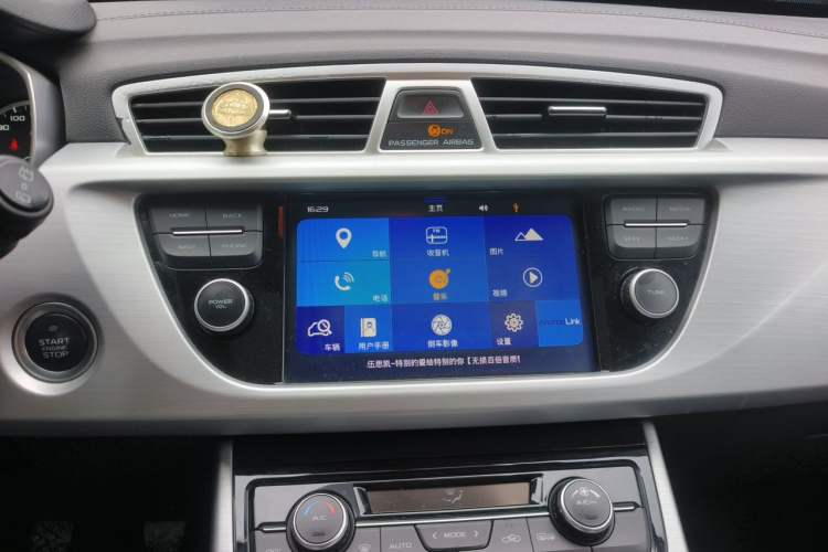 Used Geely Auto Emgrand X7 Sport 2016 2.0L Manual ZhiShang Version Audio And AC Panel