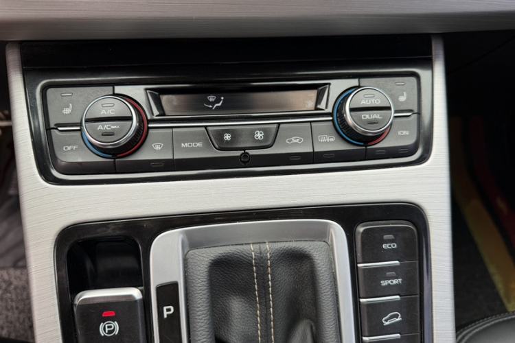Used Geely Auto Emgrand X7 Sport 2016 1.8TD Automatic Smart Model Audio And AC Panel
