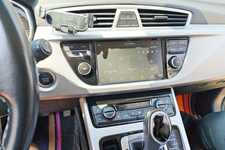 Used Geely Auto Emgrand X7 Sport 2016 1.8TD Automatic Smart Model Audio And AC Panel