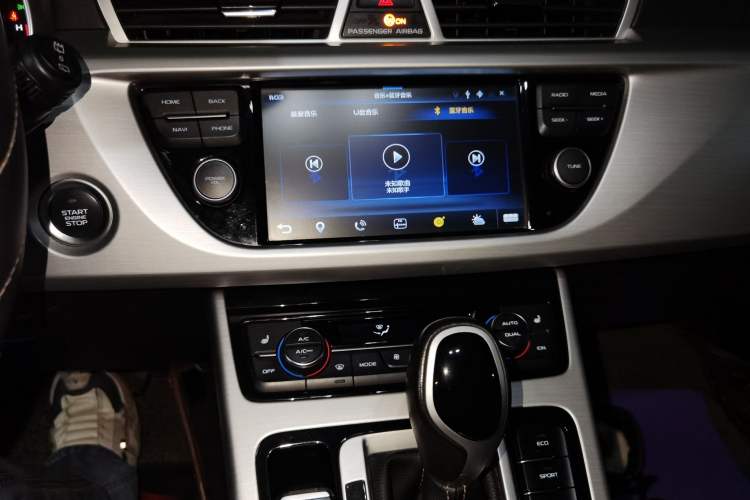 Used Geely Auto Emgrand X7 Sport 2016 1.8TD Automatic ZhiZun Version Audio And AC Panel