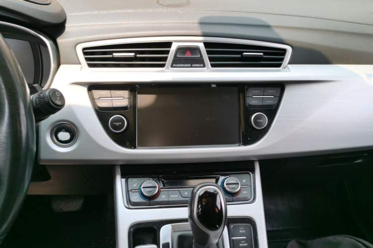 Used Geely Auto Emgrand X7 Sport 2016 1.8TD Automatic Smart Model Audio And AC Panel