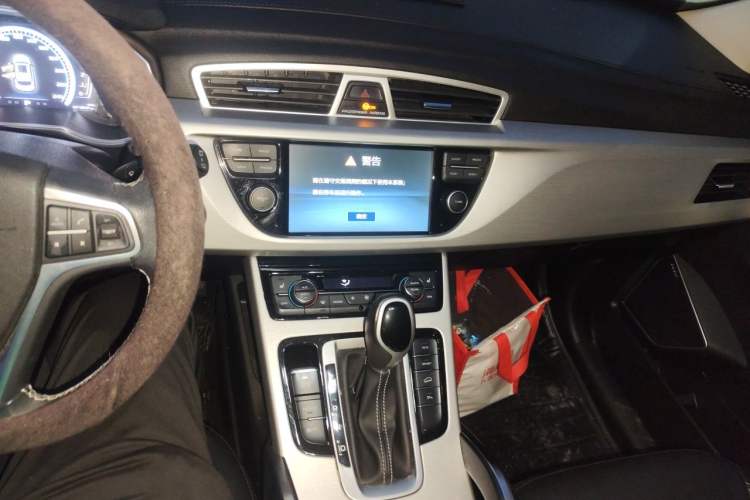 Used Geely Auto Emgrand X7 Sport 2016 1.8TD Automatic Smart Model Audio And AC Panel
