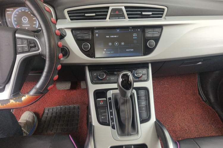 Used Geely Auto Emgrand X7 Sport 2016 1.8TD Automatic Smart Model Audio And AC Panel