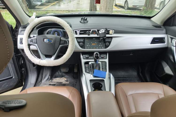 Used Geely Auto Emgrand X7 Sport 2016 1.8TD Automatic ZhiZun Version Center Console