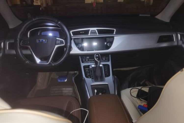 Used Geely Auto Emgrand X7 Sport 2016 1.8TD Automatic All-Wheel-Drive ZhiZun Edition Center Console