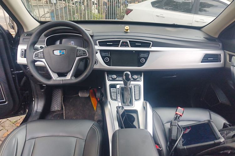 Used Geely Auto Emgrand X7 Sport 2016 1.8TD Automatic Smart Connectivity Version Center Console