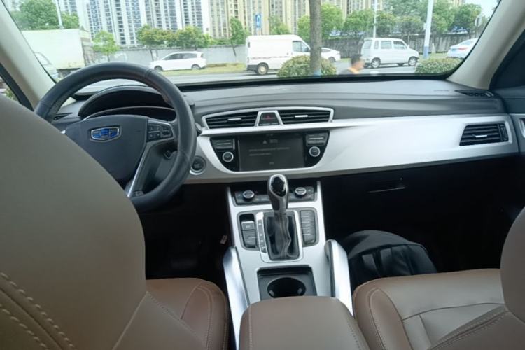 Used Geely Auto Emgrand X7 Sport 2016 1.8TD Automatic ZhiZun Version Center Console