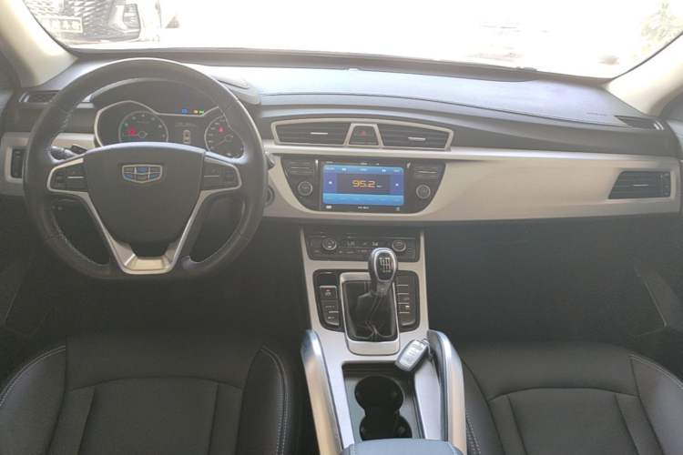 Used Geely Auto Emgrand X7 Sport 2016 2.0L Manual ZhiShang Version Center Console