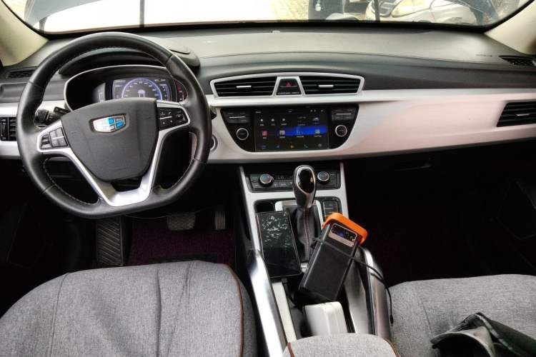 Used Geely Auto Emgrand X7 Sport 2016 1.8TD Automatic Smart Connectivity Version Center Console