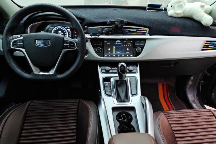 Used Geely Auto Emgrand X7 Sport 2016 1.8TD Automatic ZhiZun Version Center Console