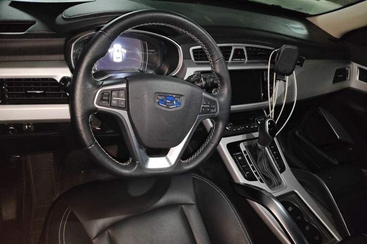 Used Geely Auto Emgrand X7 Sport 2016 1.8TD Automatic Smart Model Center Console