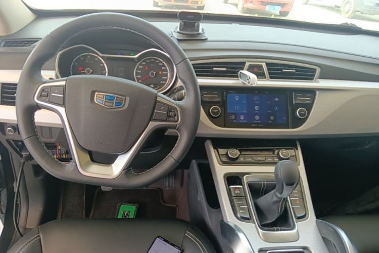 Used Geely Auto Emgrand X7 Sport 2016 2.0L Manual ZhiShang Version Center Console