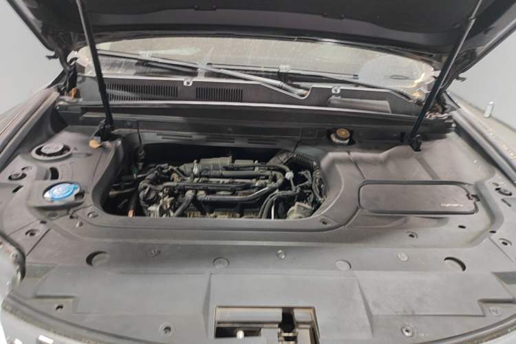 Used Geely Auto Emgrand X7 Sport 2016 1.8TD Automatic ZhiZun Version Engine Bay