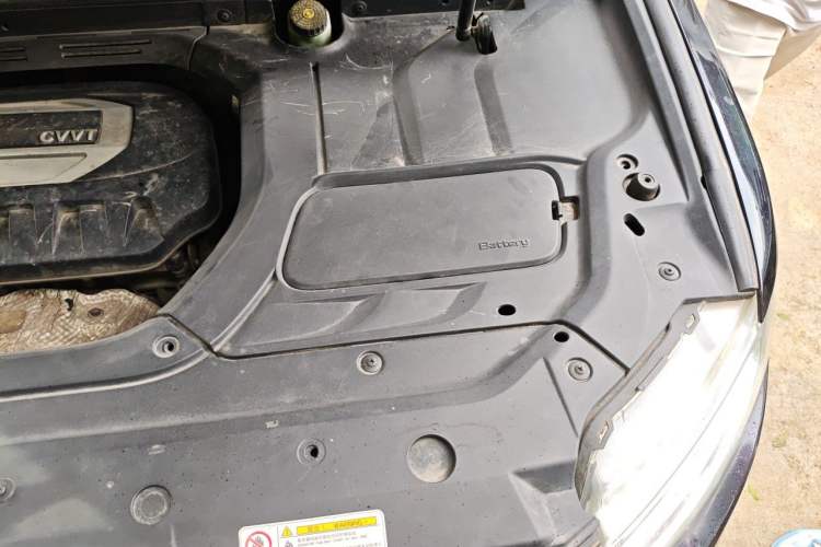 Used Geely Auto Emgrand X7 Sport 2016 2.0L Manual ZhiShang Version Engine Bay Left