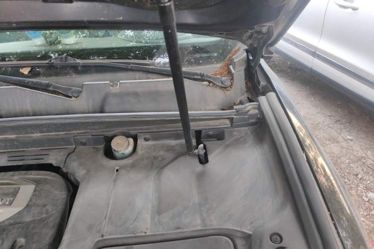 Used Geely Auto Emgrand X7 Sport 2016 2.0L Manual ZhiShang Version Engine Bay Left