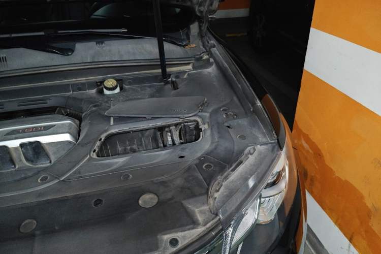 Used Geely Auto Emgrand X7 Sport 2016 1.8TD Automatic Smart Model Engine Bay Left