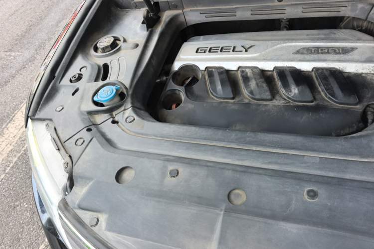 Used Geely Auto Emgrand X7 Sport 2016 1.8TD Automatic ZhiZun Version Engine Bay Right
