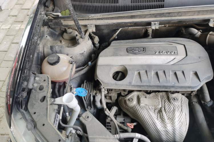 Used Geely Auto Emgrand X7 Sport 2016 2.0L Manual ZhiShang Version Engine Bay Right