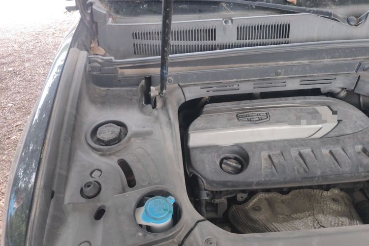 Used Geely Auto Emgrand X7 Sport 2016 2.0L Manual ZhiShang Version Engine Bay Right