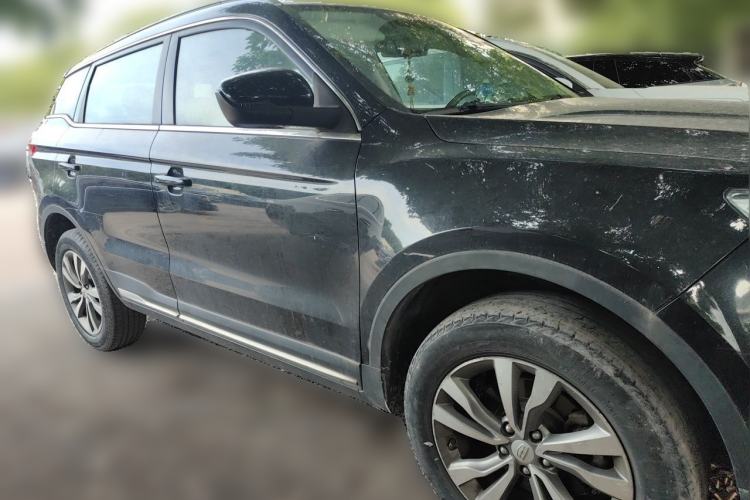 Used Geely Auto Emgrand X7 Sport 2016 2.0L Manual ZhiShang Version Front Right 45 Deg