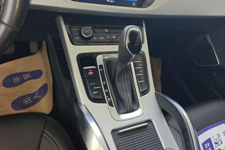 Used Geely Auto Emgrand X7 Sport 2016 1.8TD Automatic ZhiShang Model Gear Lever