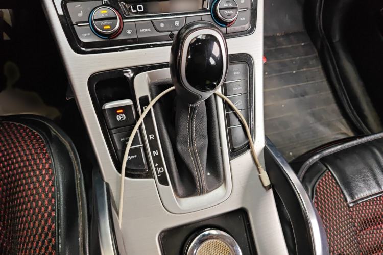 Used Geely Auto Emgrand X7 Sport 2016 1.8TD Automatic Smart Model Gear Lever