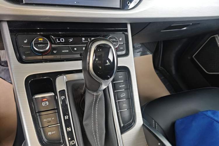 Used Geely Auto Emgrand X7 Sport 2016 1.8TD Automatic Smart Model Gear Lever