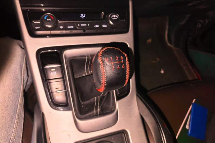 Used Geely Auto Emgrand X7 Sport 2016 2.0L Manual ZhiShang Version Gear Lever