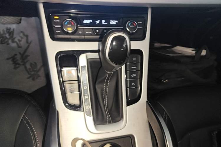 Used Geely Auto Emgrand X7 Sport 2016 1.8TD Automatic ZhiShang Model Gear Lever