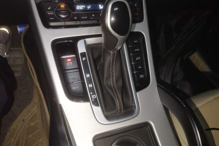 Used Geely Auto Emgrand X7 Sport 2016 1.8TD Automatic All-Wheel-Drive ZhiZun Edition Gear Lever