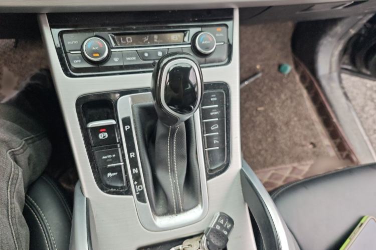 Used Geely Auto Emgrand X7 Sport 2016 1.8TD Automatic Smart Connectivity Version Gear Lever