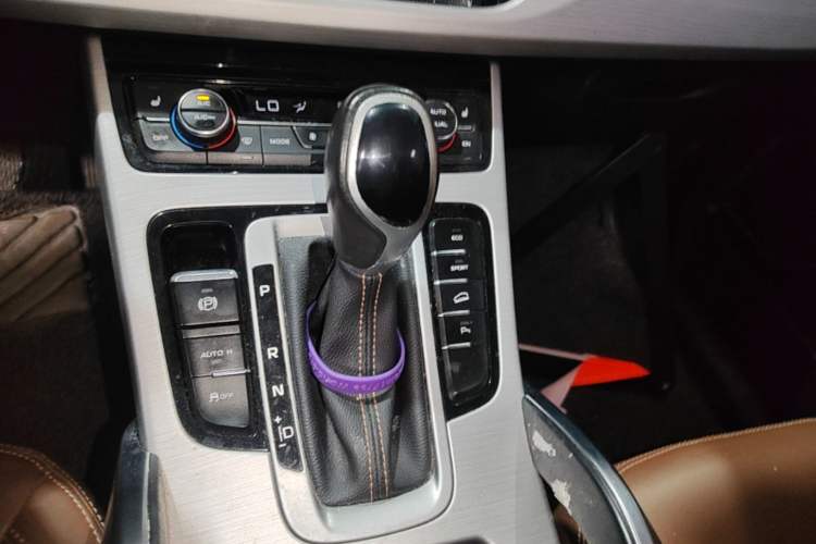Used Geely Auto Emgrand X7 Sport 2016 1.8TD Automatic ZhiZun Version Gear Lever