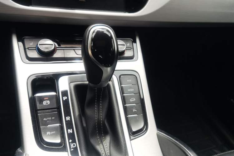 Used Geely Auto Emgrand X7 Sport 2016 1.8TD Automatic Smart Model Gear Lever