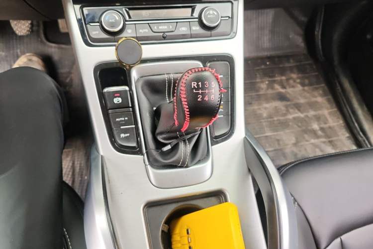 Used Geely Auto Emgrand X7 Sport 2016 2.0L Manual ZhiShang Version Gear Lever