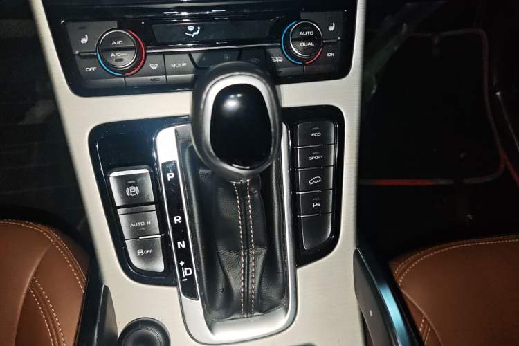 Used Geely Auto Emgrand X7 Sport 2016 1.8TD Automatic ZhiZun Version Gear Lever