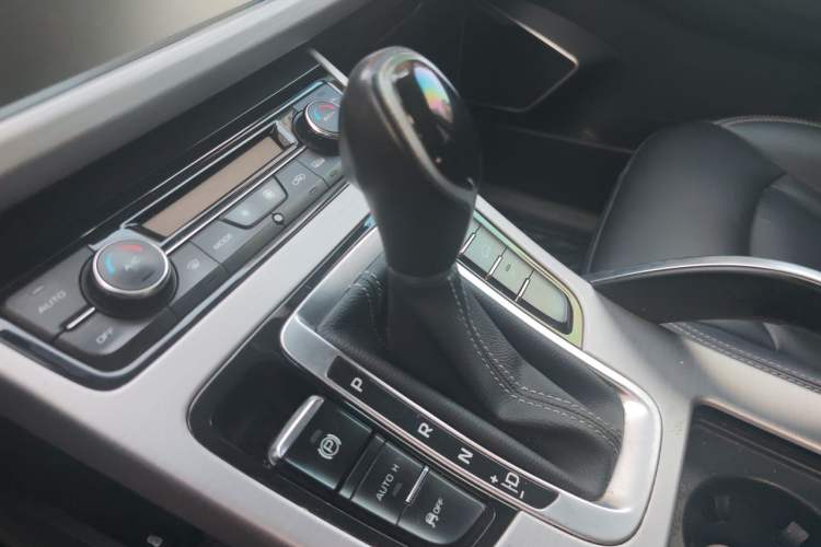 Used Geely Auto Emgrand X7 Sport 2016 1.8TD Automatic Smart Connectivity Version Gear Lever