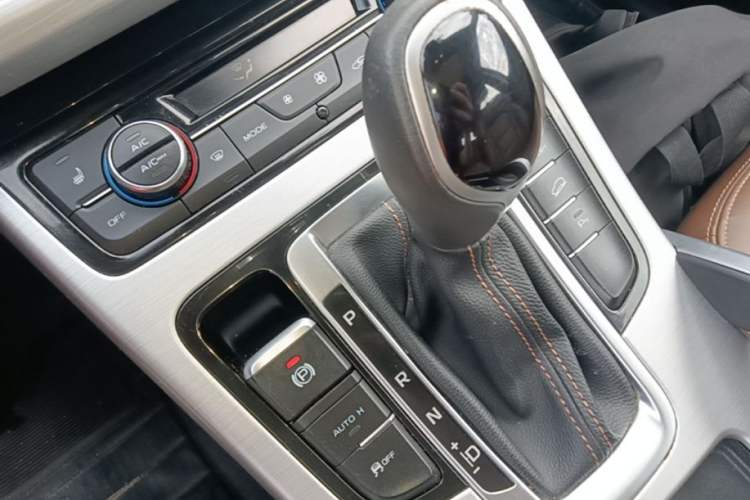 Used Geely Auto Emgrand X7 Sport 2016 1.8TD Automatic ZhiZun Version Gear Lever