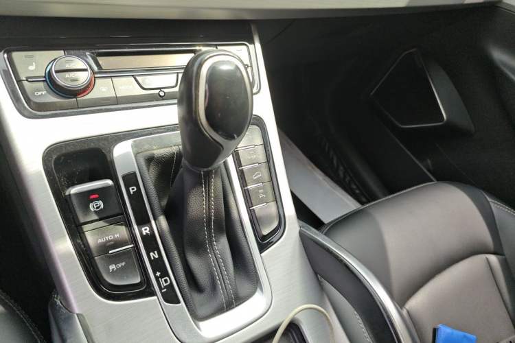 Used Geely Auto Emgrand X7 Sport 2016 1.8TD Automatic Smart Model Gear Lever