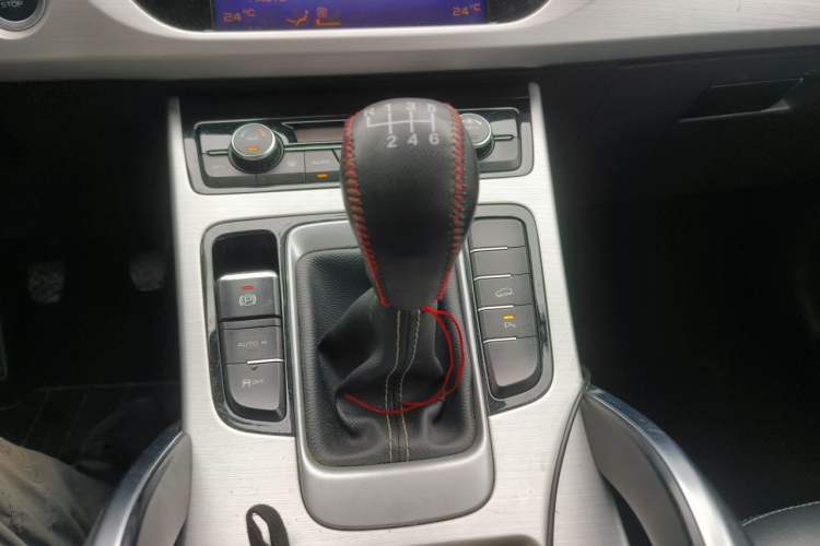 Used Geely Auto Emgrand X7 Sport 2016 2.0L Manual ZhiShang Version Gear Lever