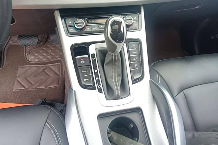 Used Geely Auto Emgrand X7 Sport 2016 1.8TD Automatic Smart Model Gear Lever