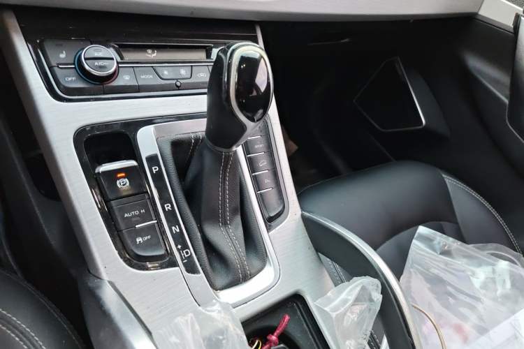 Used Geely Auto Emgrand X7 Sport 2016 1.8TD Automatic Smart Connectivity Version Gear Lever