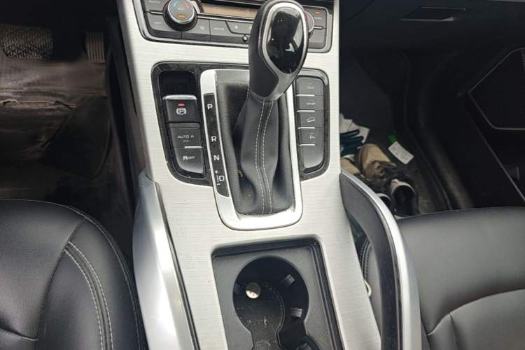 Used Geely Auto Emgrand X7 Sport 2016 1.8TD Automatic Smart Connectivity Version Gear Lever