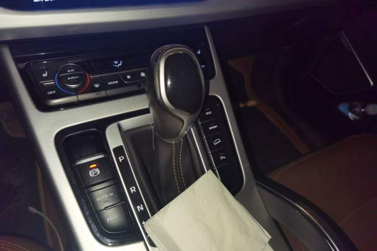 Used Geely Auto Emgrand X7 Sport 2016 1.8TD Automatic ZhiZun Version Gear Lever
