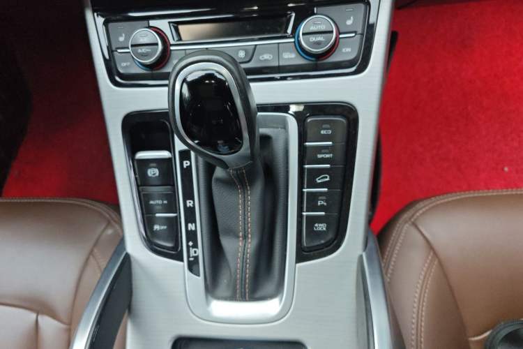 Used Geely Auto Emgrand X7 Sport 2016 1.8TD Automatic All-Wheel-Drive ZhiZun Edition Gear Lever