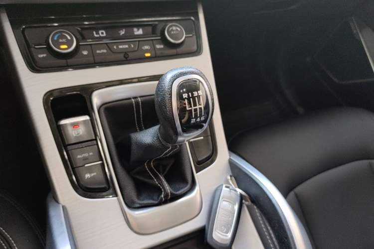 Used Geely Auto Emgrand X7 Sport 2016 2.0L Manual ZhiShang Version Gear Lever