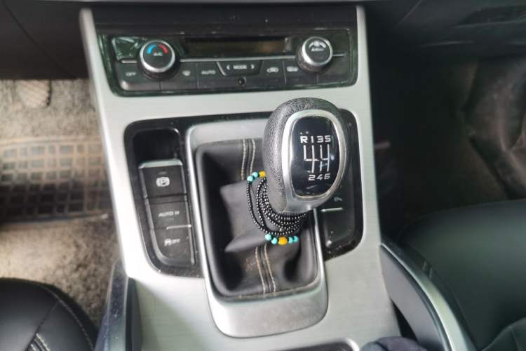Used Geely Auto Emgrand X7 Sport 2016 2.0L Manual ZhiShang Version Gear Lever