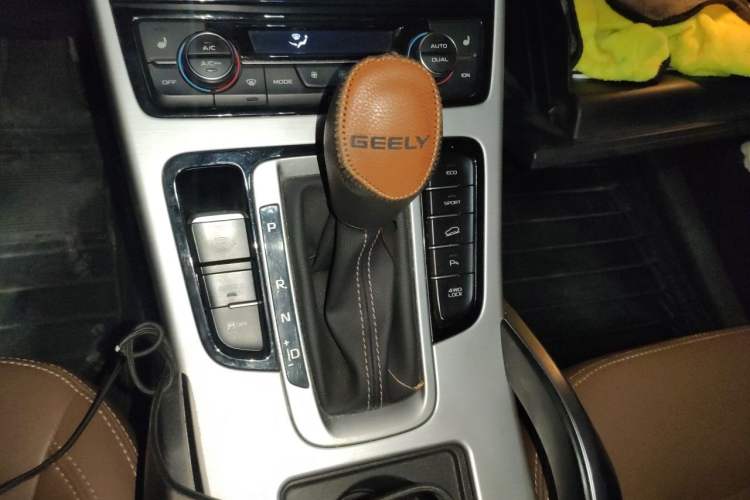 Used Geely Auto Emgrand X7 Sport 2016 1.8TD Automatic All-Wheel-Drive ZhiZun Edition Gear Lever