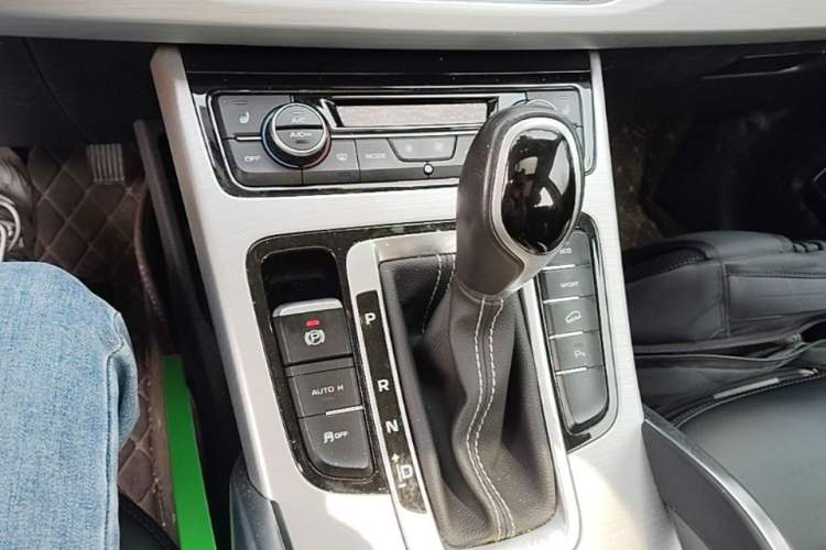 Used Geely Auto Emgrand X7 Sport 2016 1.8TD Automatic Smart Model Gear Lever