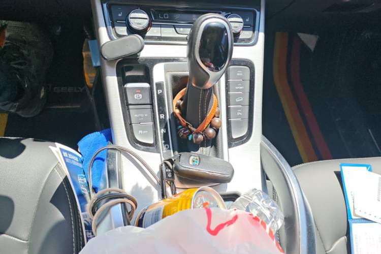 Used Geely Auto Emgrand X7 Sport 2016 1.8TD Automatic Smart Model Gear Lever