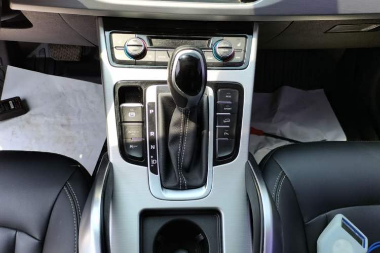 Used Geely Auto Emgrand X7 Sport 2016 1.8TD Automatic Smart Model Gear Lever